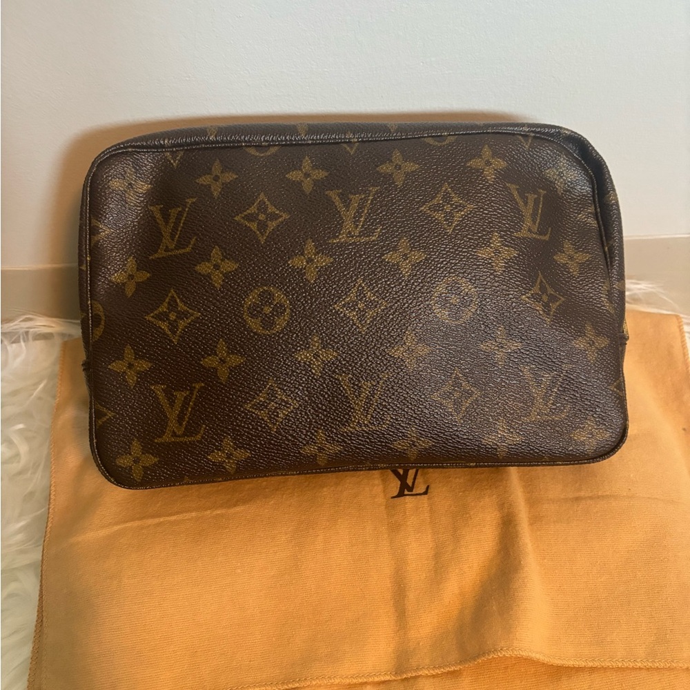 Louis Vuitton trousse toilette 23 cosmetic pouch